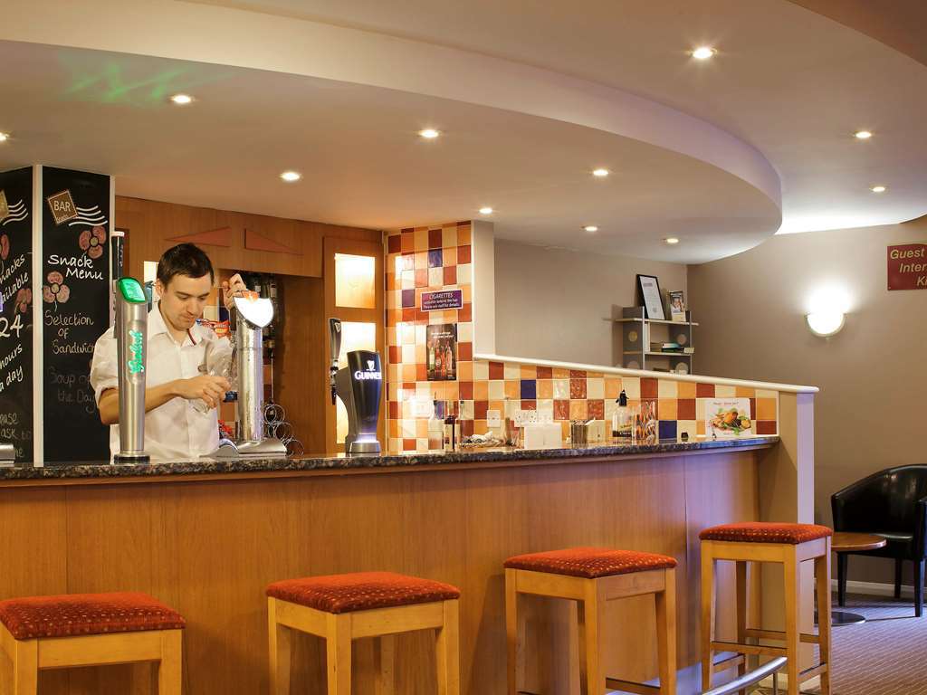 Ibis Cardiff Gate - International Business Park Hotel Restaurant foto